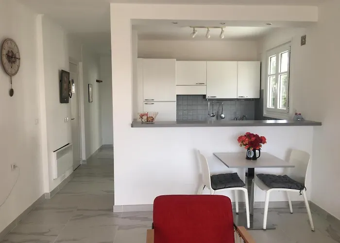 Superior Apartment On First Floor With Sea View
